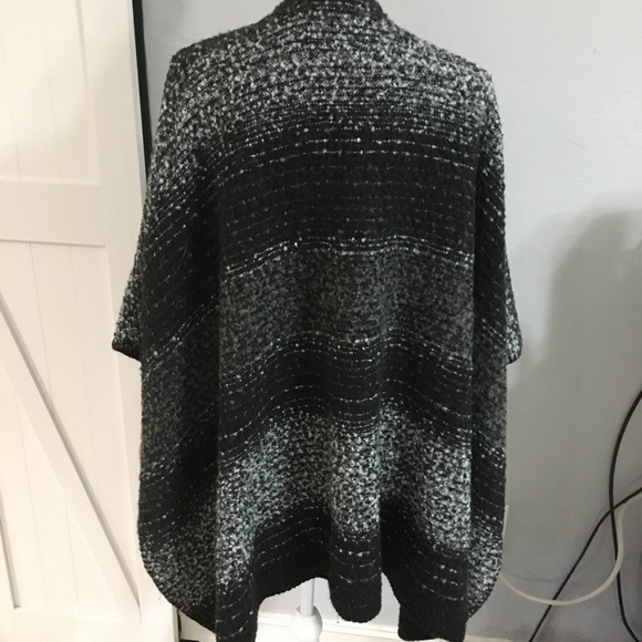 Woolrich, Blanket wrap/cozy/poncho, OS - Picture 6 of 9